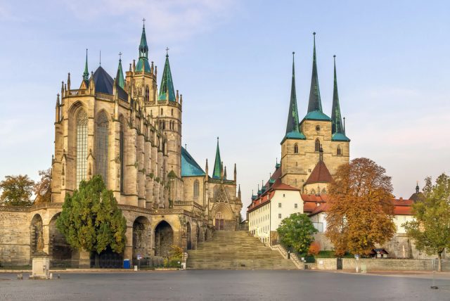 High Class Escort Service in der Stadt Erfurt berühmtes Gebäude Erfurt